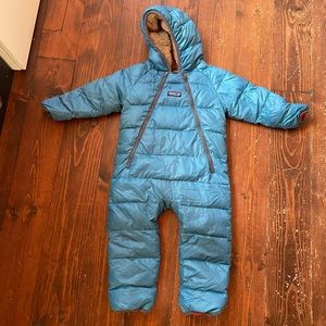 One piece Patagonia snowsuit 12-18M
